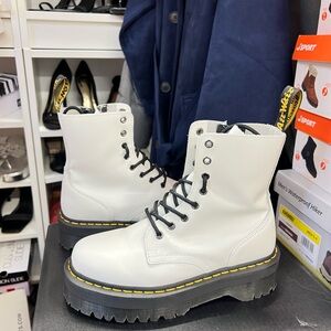 🔥🔥 Dr. Martens Jadon smooth Leather platform Boots